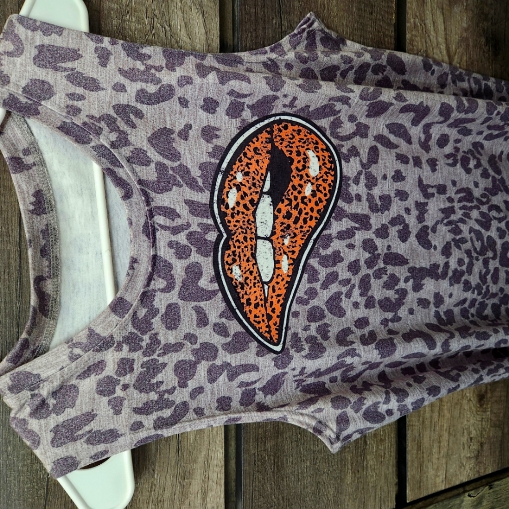 2 tank tops